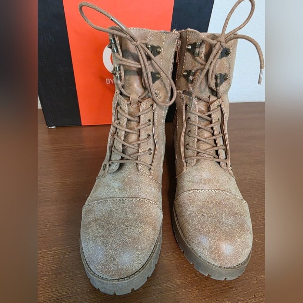 Guess GG Meara Lace-Up Distressed Combat Boots 10M Dark Natural LL